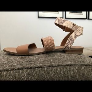 NWOT Rose Gold Beautiful Sandal 🤩